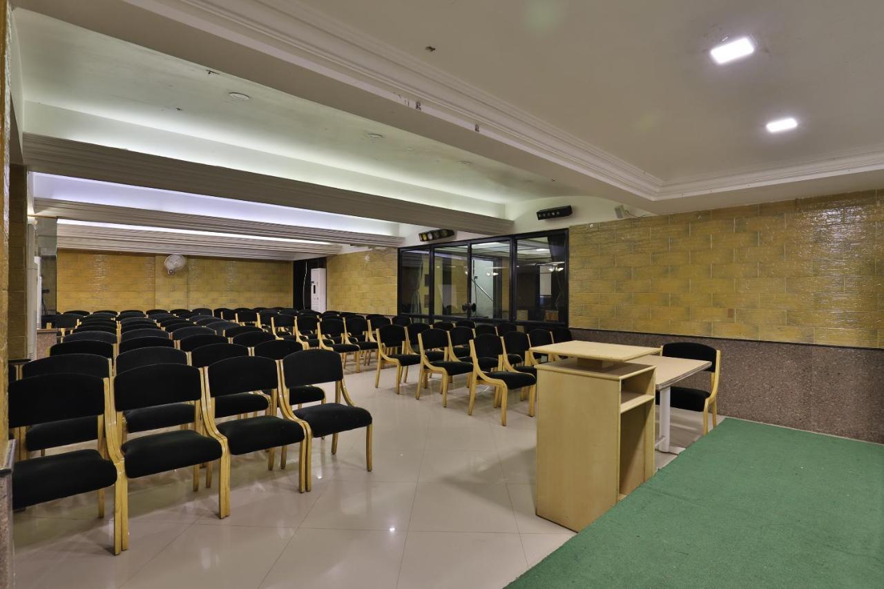 Capital O 1338 Hotel Harmony Rádzskot Kültér fotó